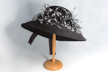 Carica l'immagine nel visualizzatore di Gallery, Holly