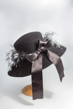 Carica l'immagine nel visualizzatore di Gallery, Holly