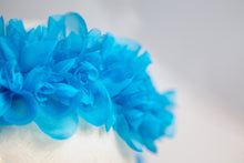 Carica l'immagine nel visualizzatore di Gallery, Fascia petalosa con fiocco